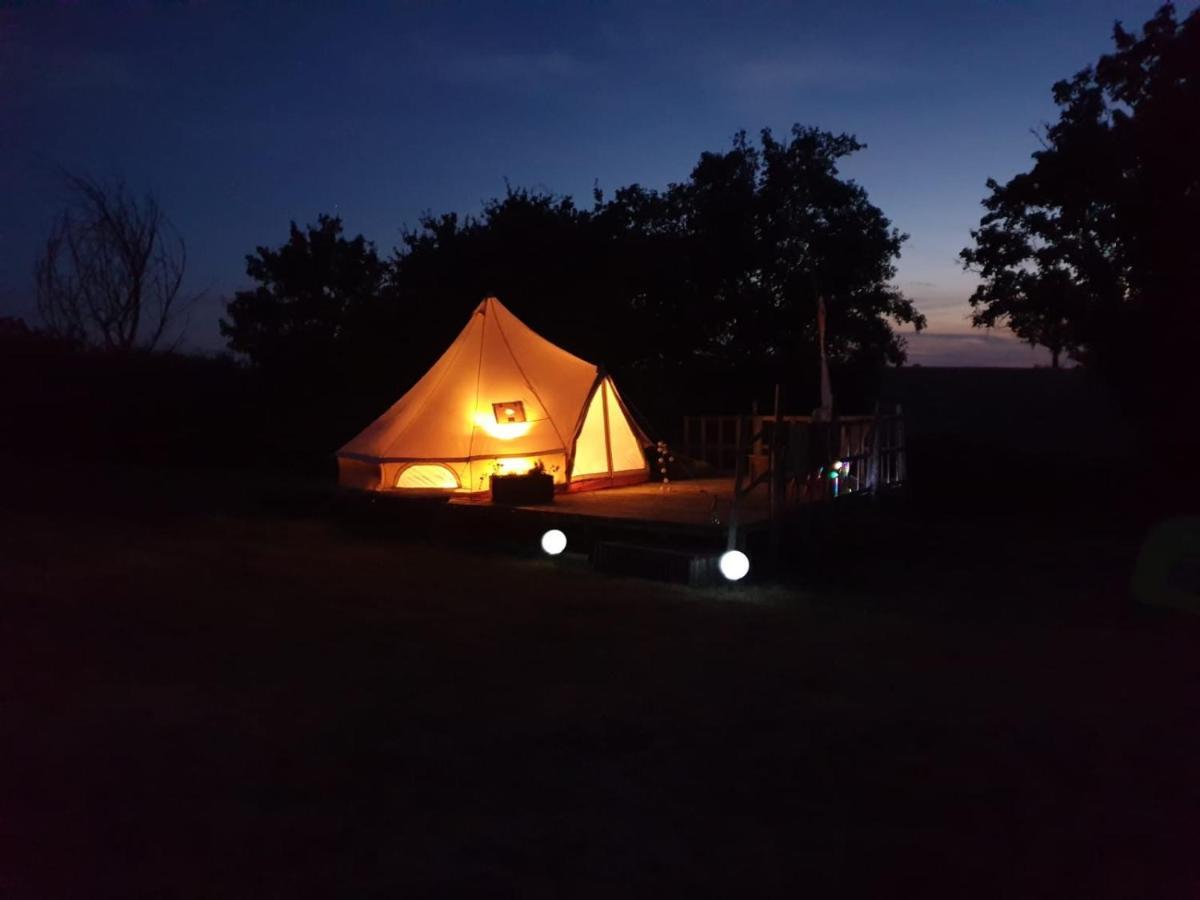 Camping La Petite Houmee Curzay-sur-Vonne Exterior photo